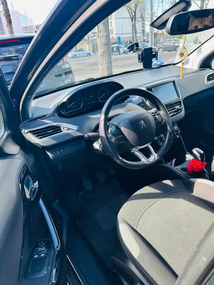 Peugeot 208 PureTech 110 Stop \u0026 Start Active