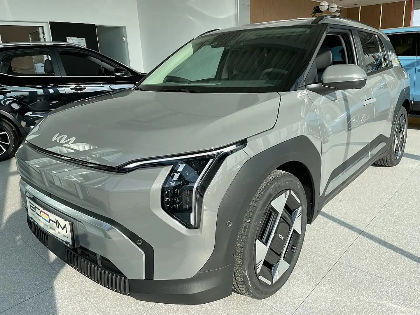 Kia EV3 FWD 81,4kWh Earth plus mit Style Paket Grau - 1