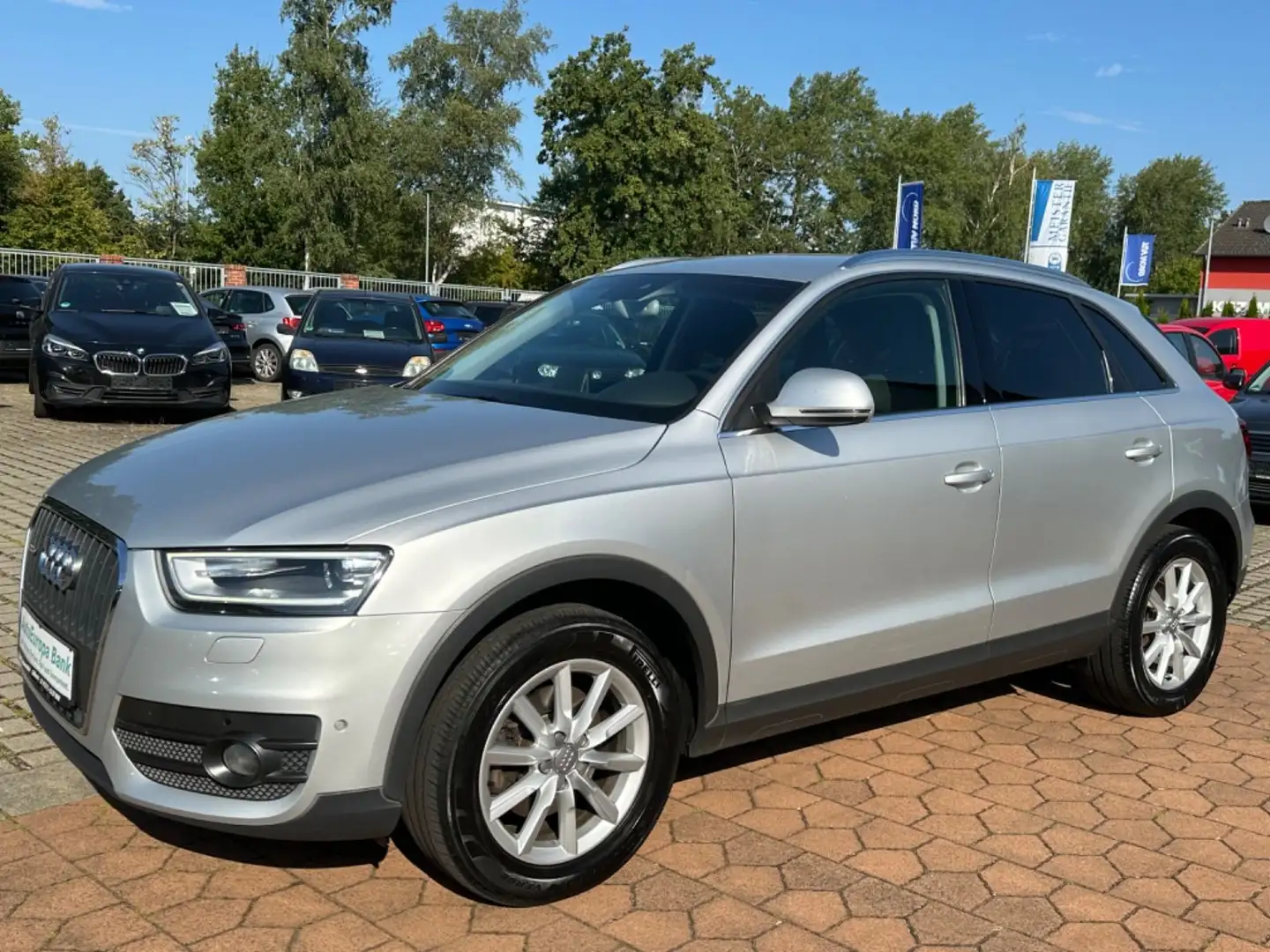 Audi Q3 2.0 TDI quattro S-tronic / NAVI/ XENON / AHK Silber - 1