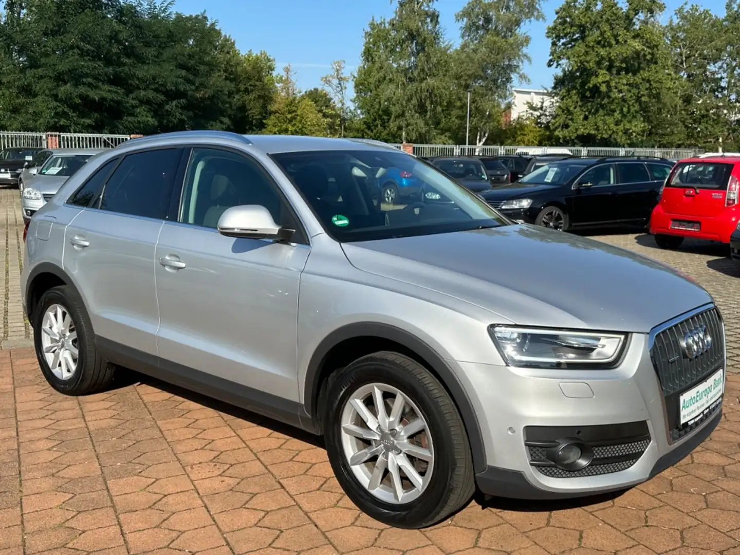 Audi Q3 2.0 TDI quattro S-tronic / NAVI/ XENON / AHK Silber - 2