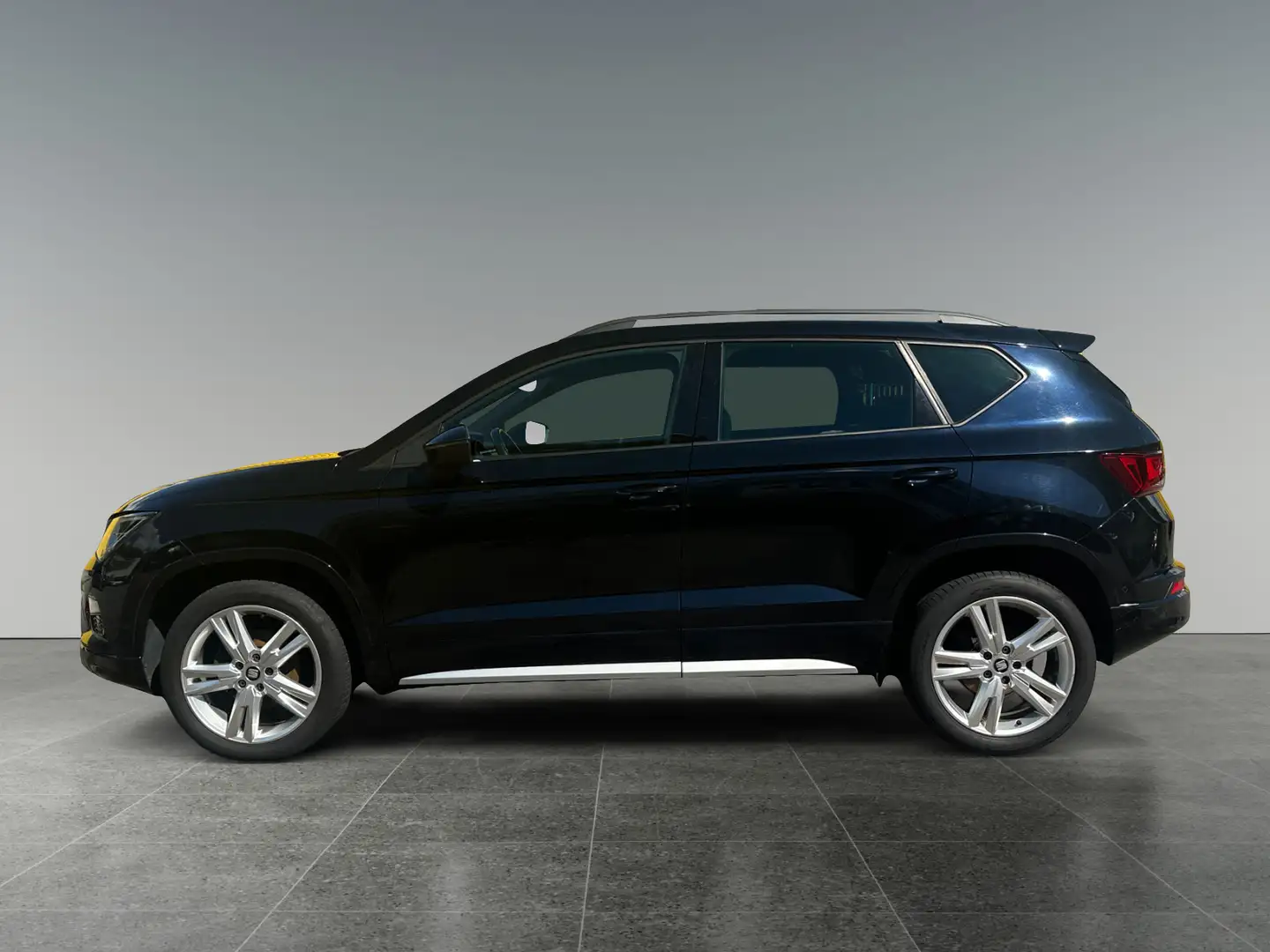SEAT Ateca 1,5 FR ACT TSI DSG inkl. Navi und 8fach bereift ! Schwarz - 2