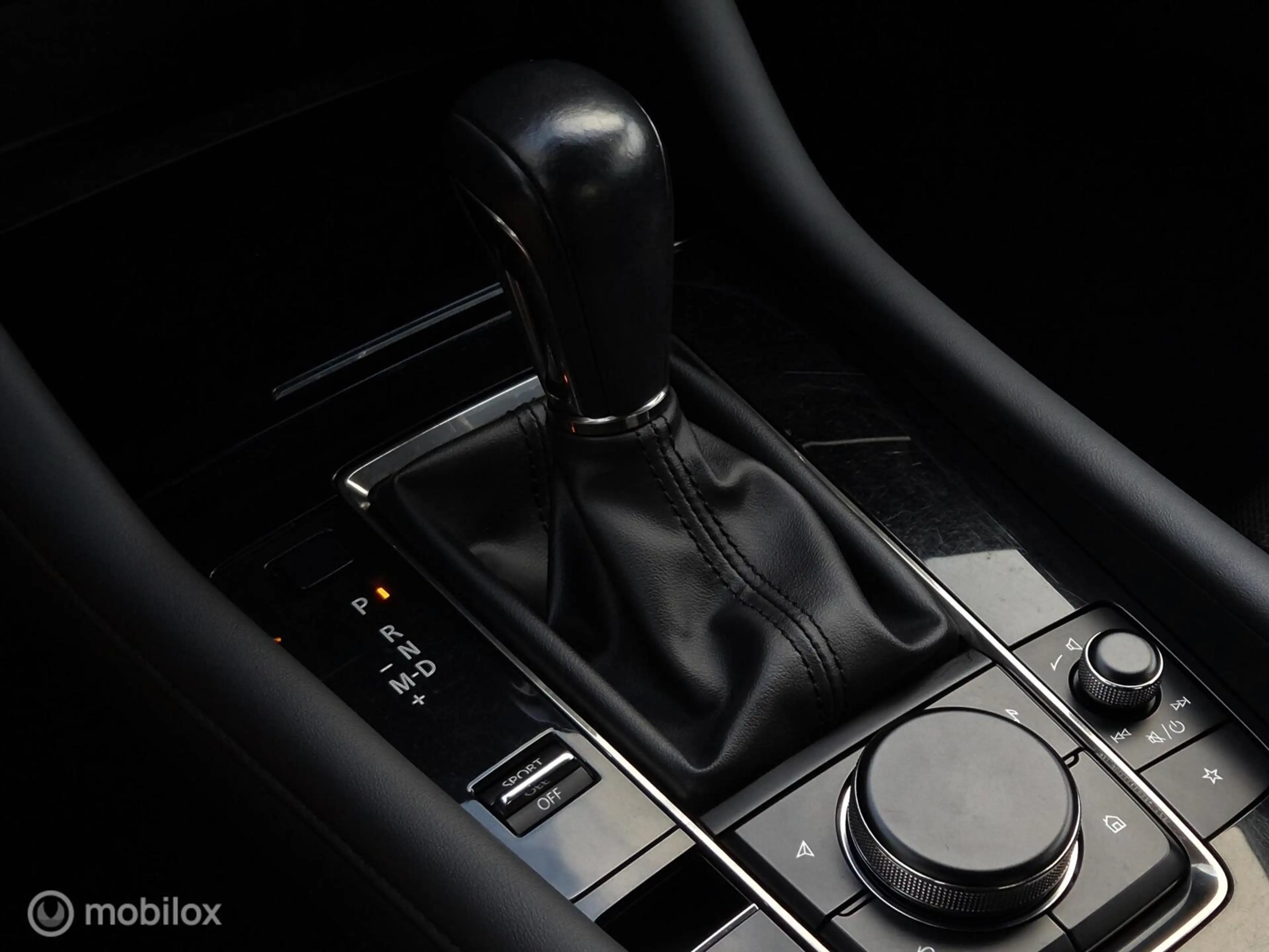 Mazda 3 2.0 E-SKYACTIV-X M HYBRID 180 COMFORT MET BOSE AUT — photo 38