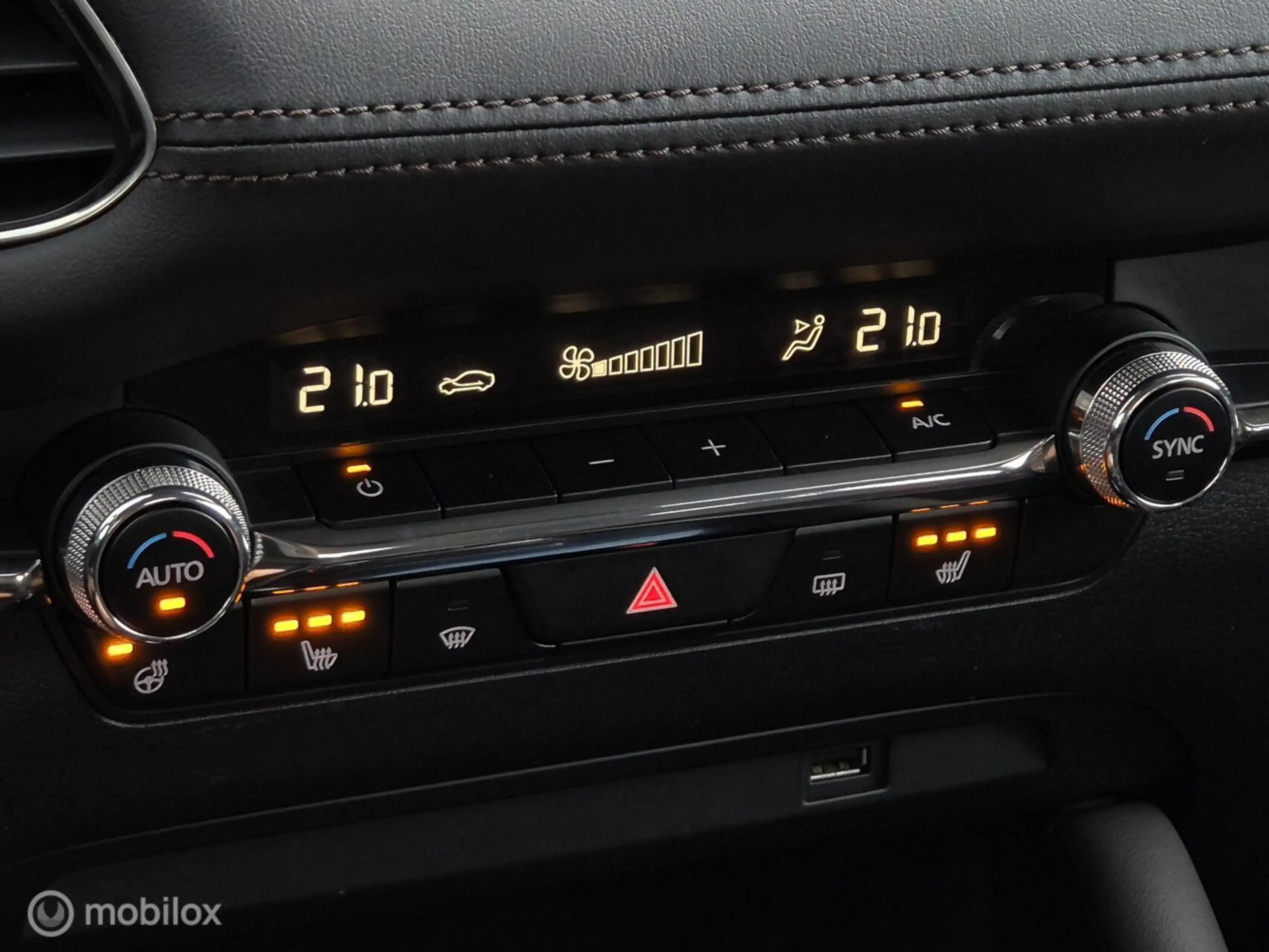 Mazda 3 2.0 E-SKYACTIV-X M HYBRID 180 COMFORT MET BOSE AUT — photo 34