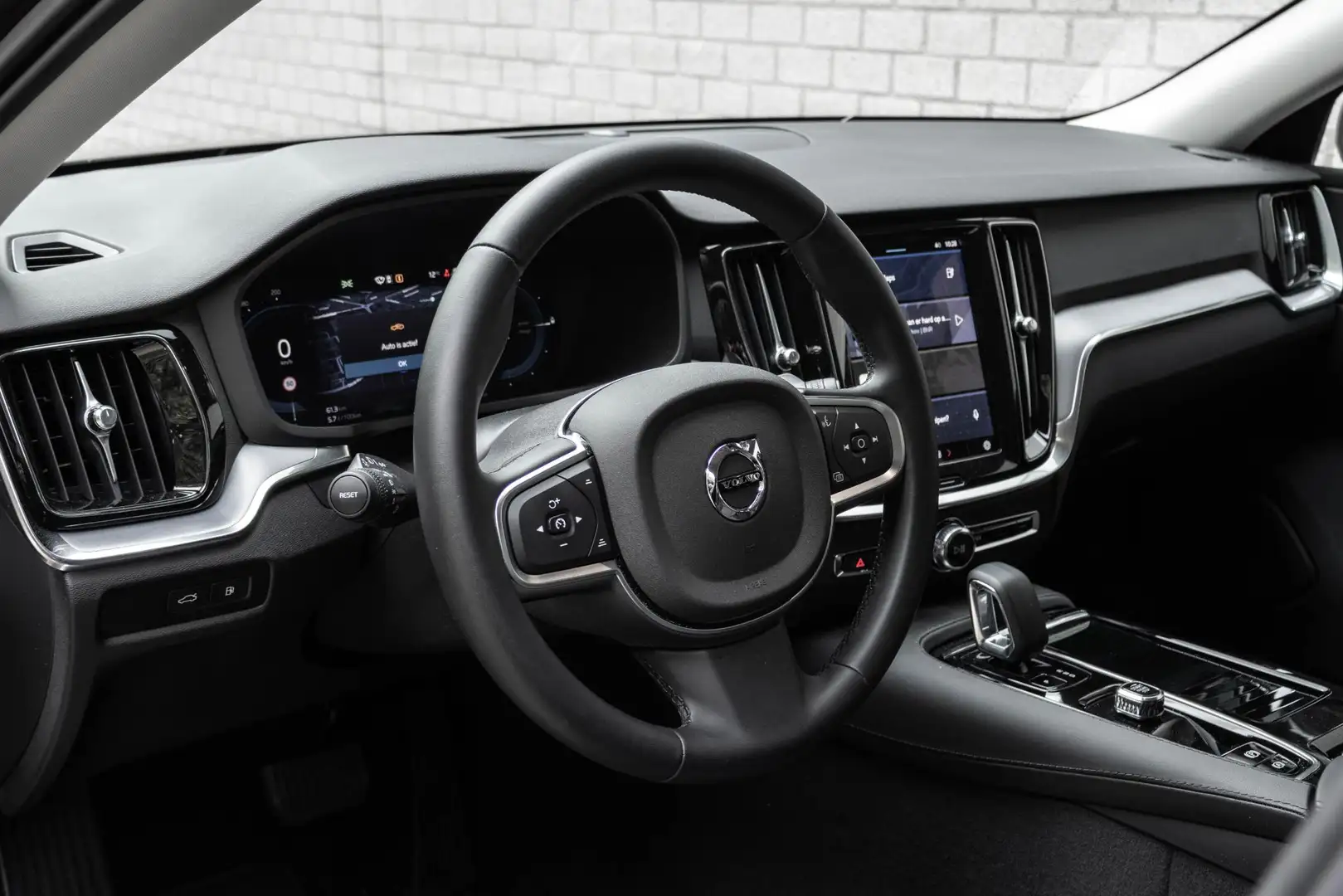 Volvo V60 T6 Automaat Plug-in hybrid AWD Essential Edition Gris - 2