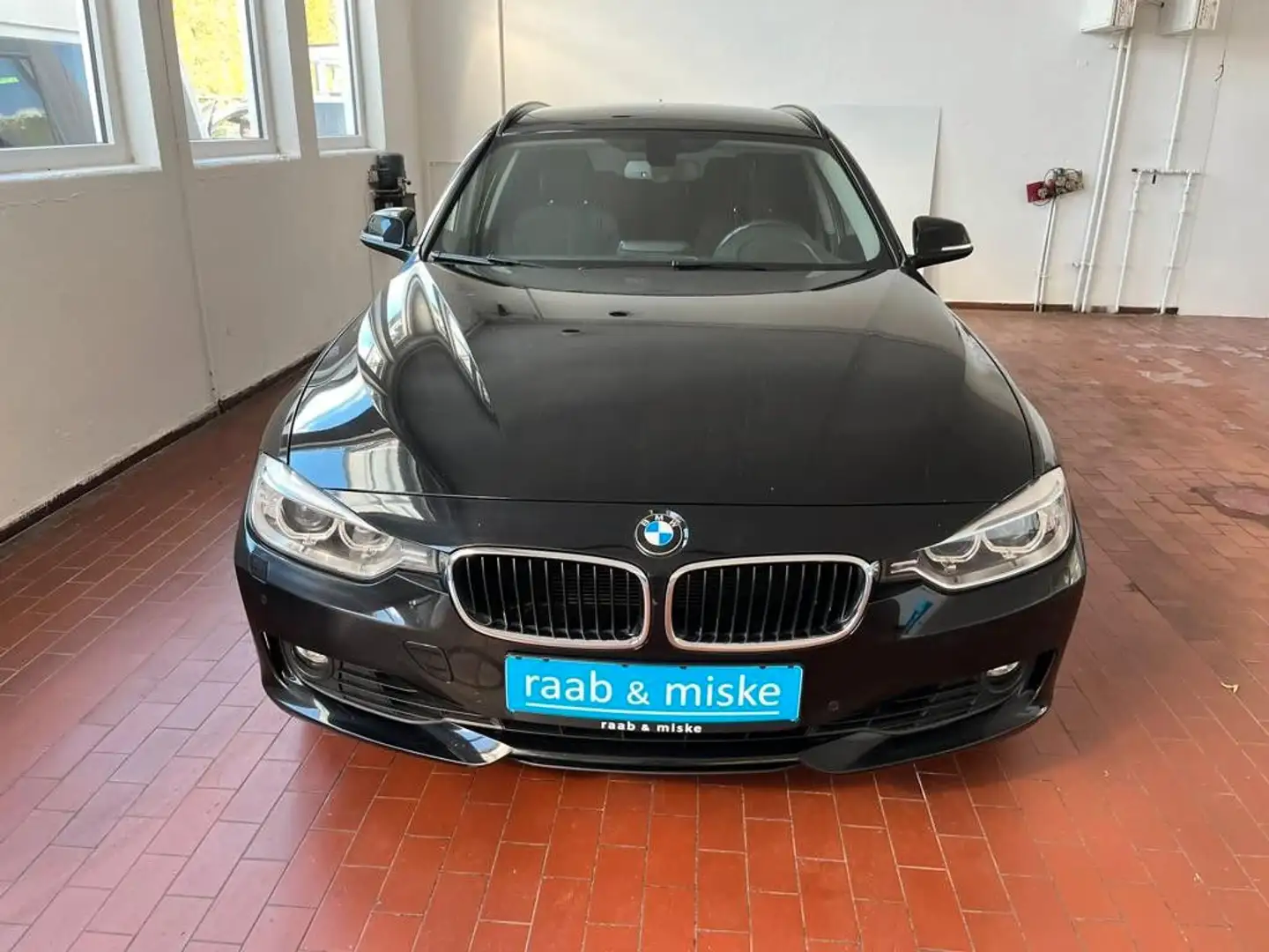 BMW 320 i Touring *Xenon/Navi/SHZ/Tempomat* Negro - 1