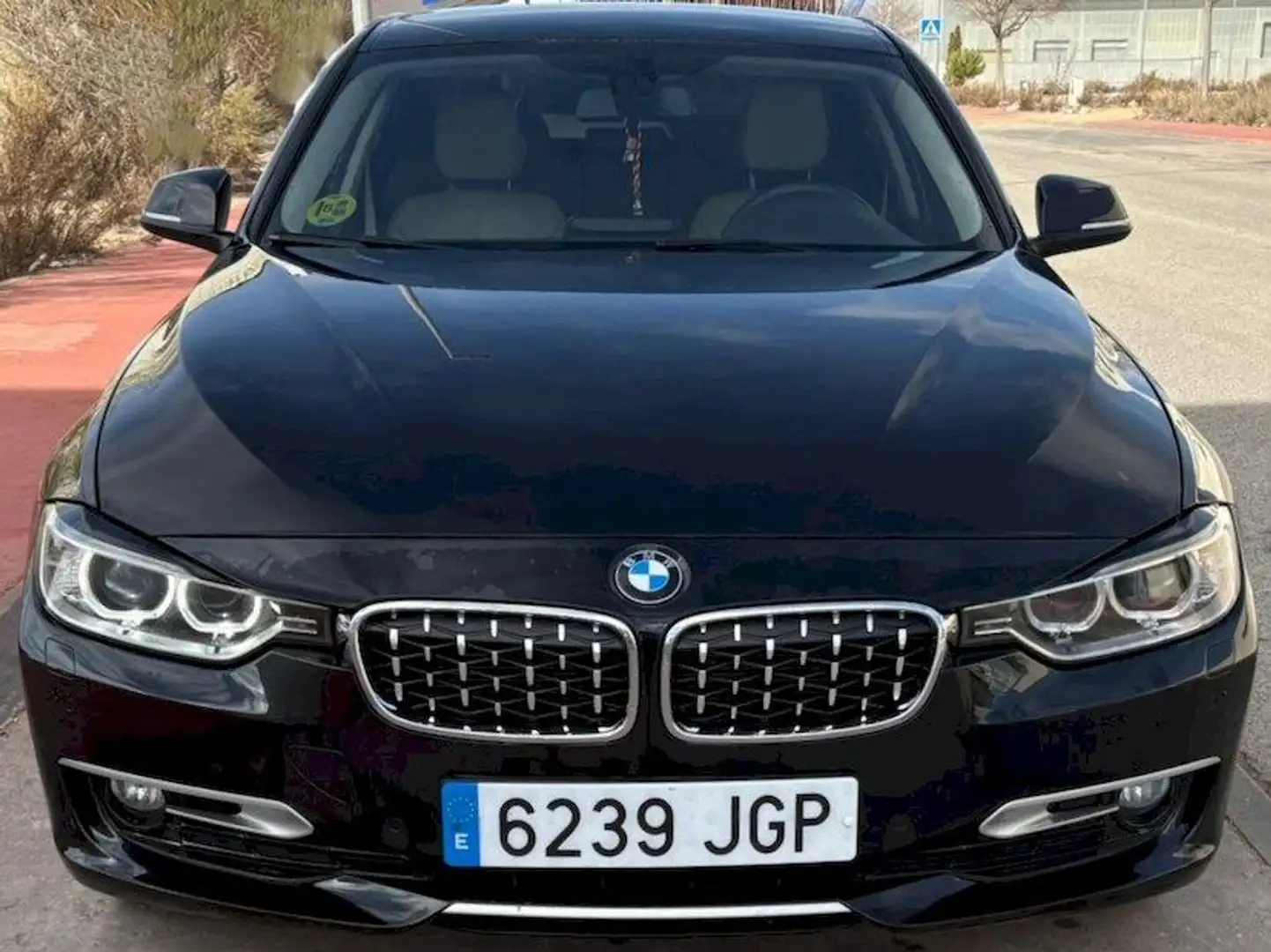 BMW 320 320dA Essential Edition Essential Edition Negro - 1