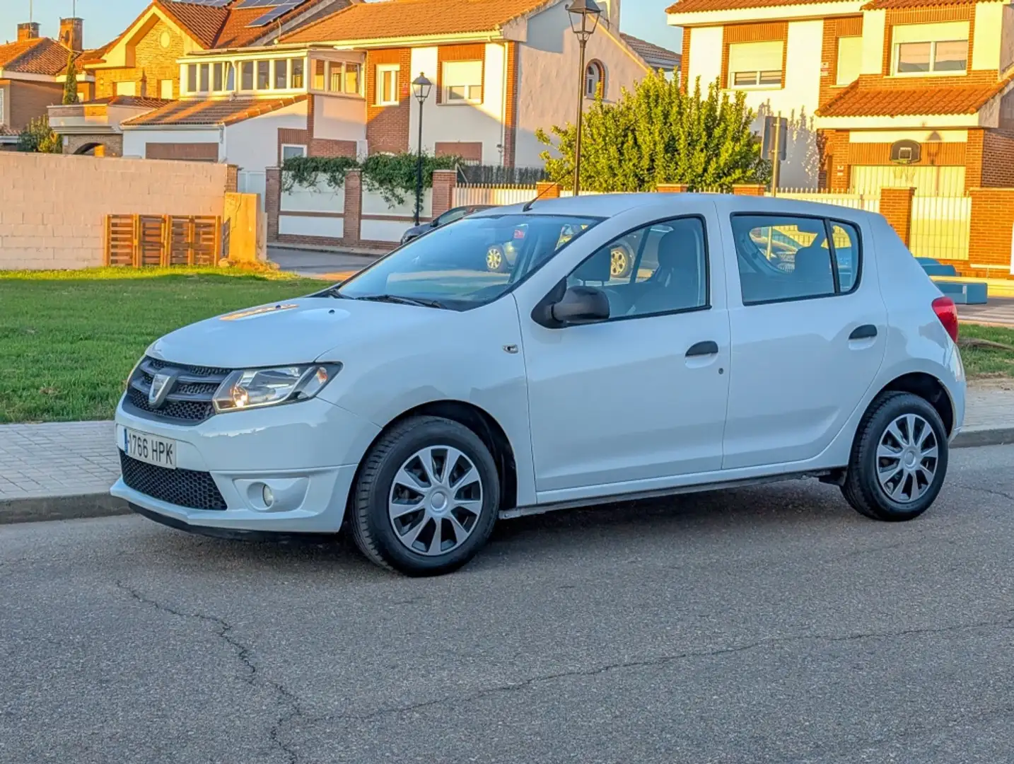 Dacia Sandero 1.2 Ambiance Blanco - 1