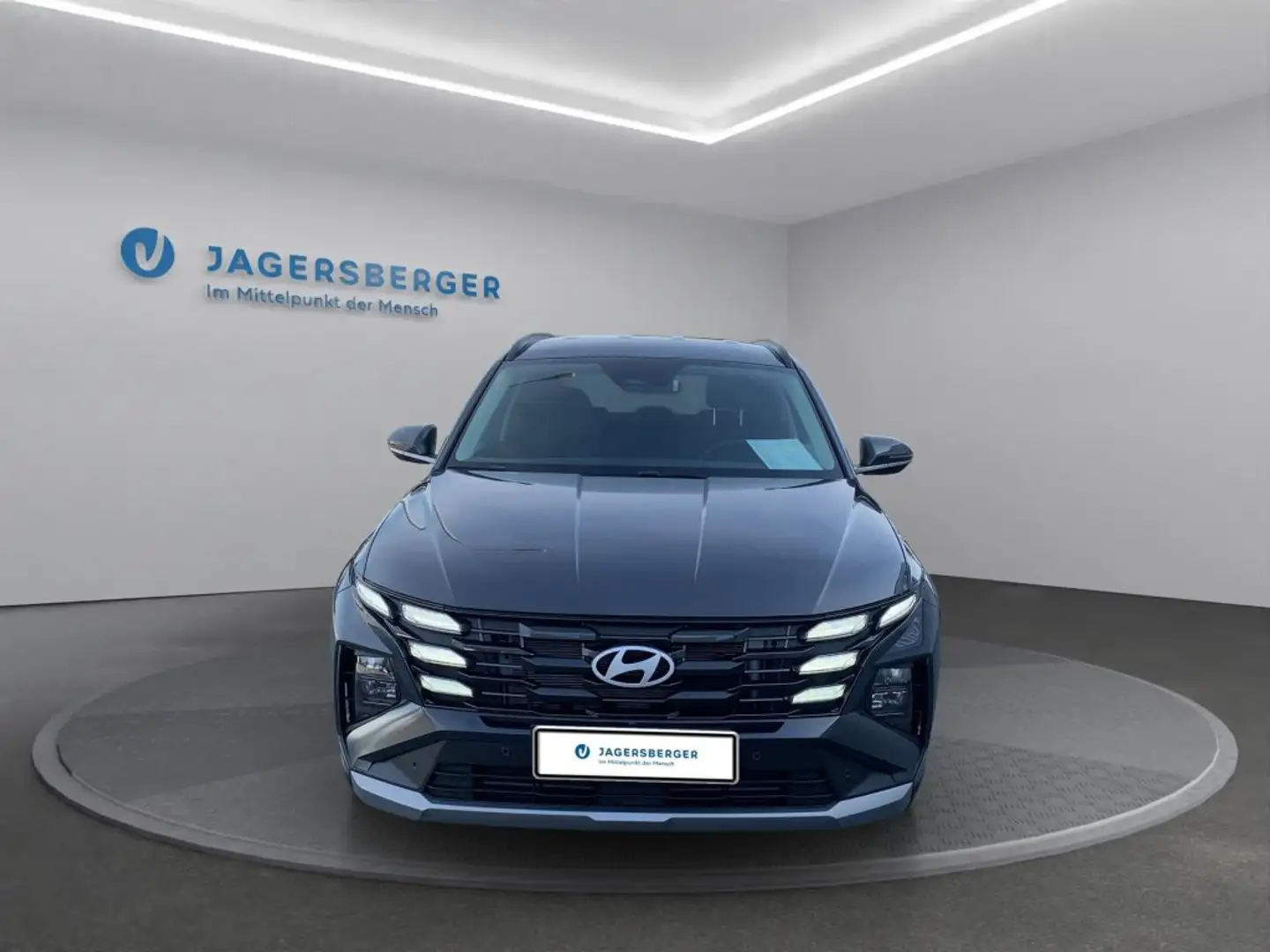 Hyundai TUCSON 1,6 T-GDI HEV 4WD Jubilé Aut. Grau - 2