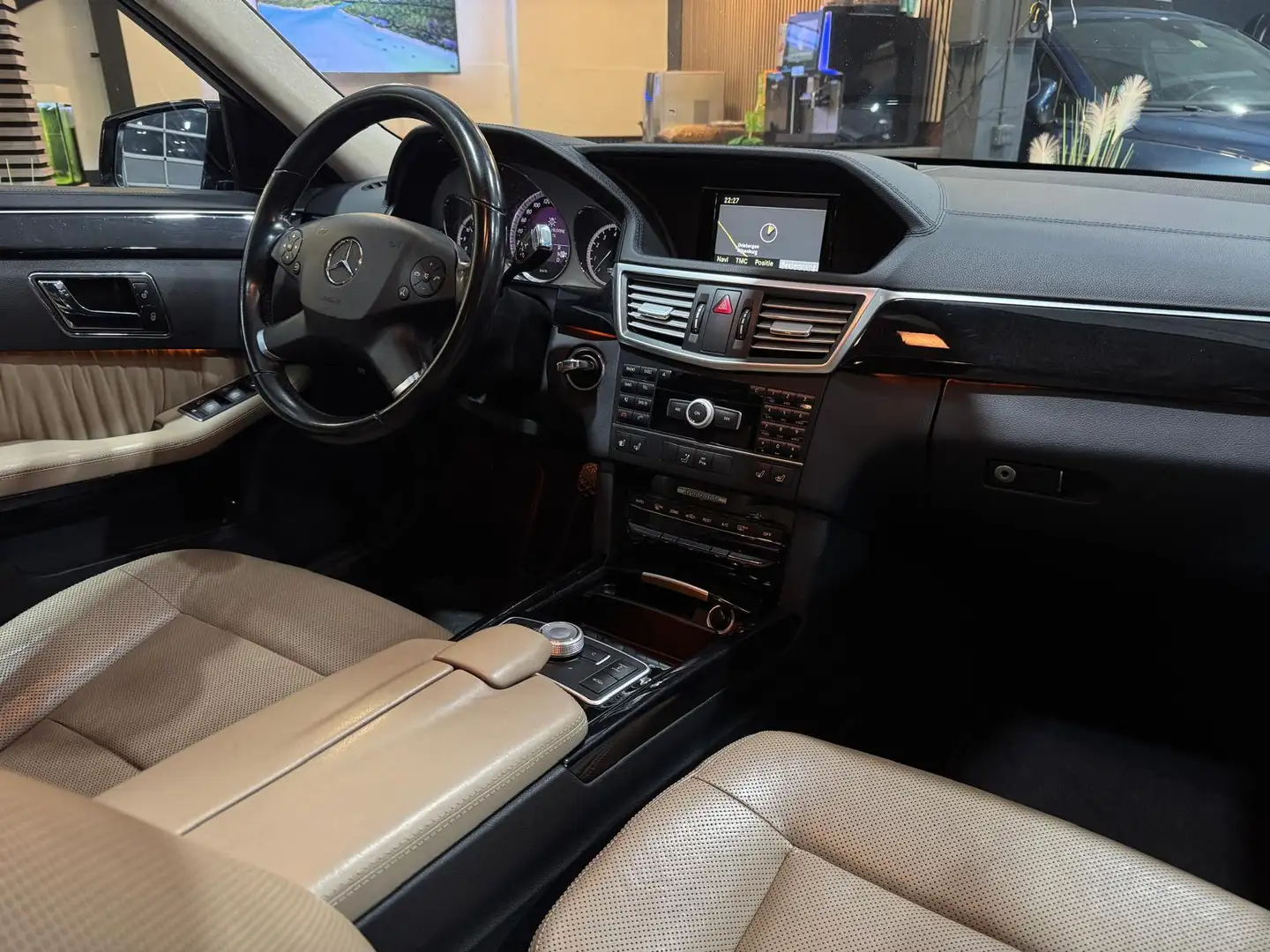 Mercedes-Benz E 500 V8 Avantgarde|AMG|Schuifdak|Luchtvering|Stoelverw& Noir - 2