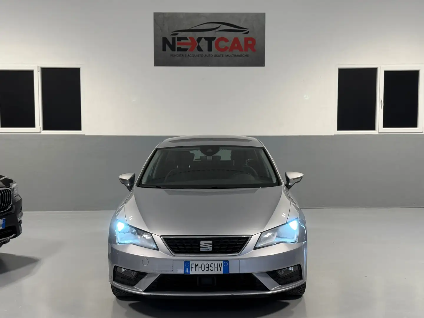 SEAT Leon 1.4 tgi Style 110cv Grau - 2