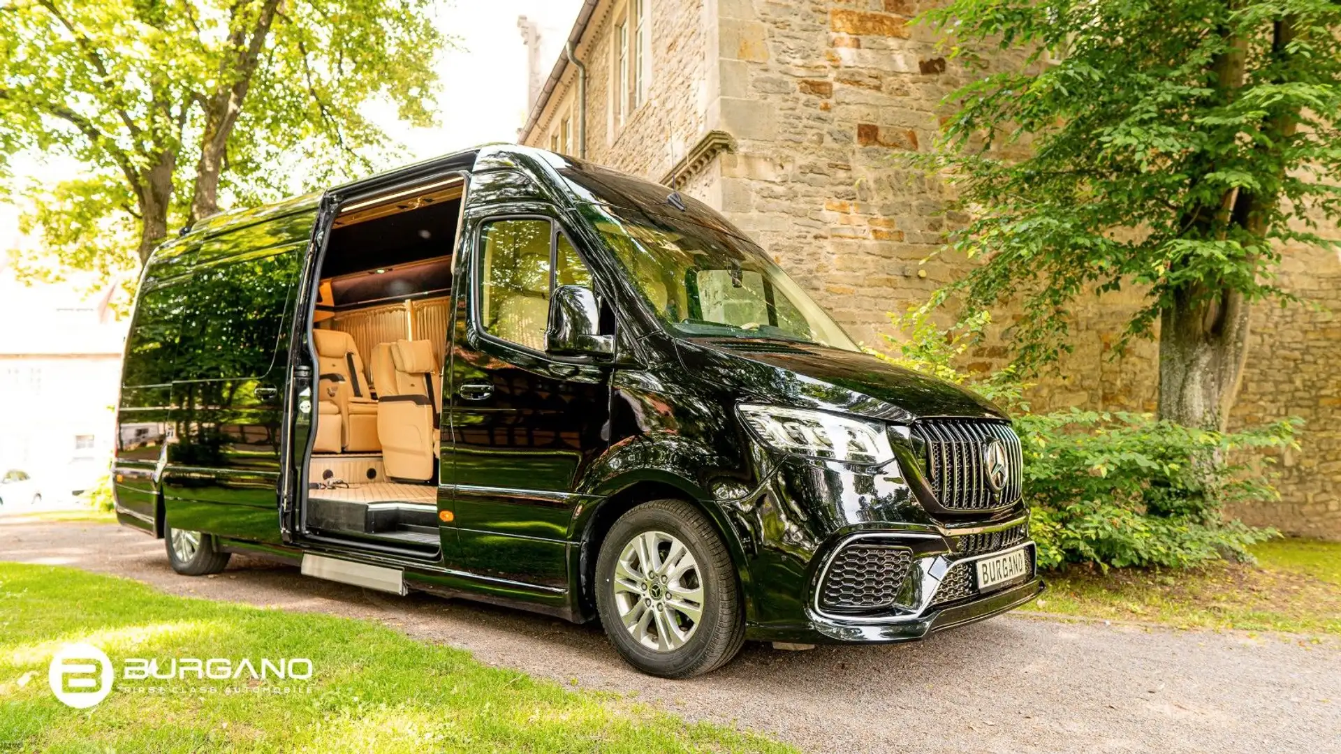 Mercedes-Benz Sprinter 319 Luxury VIP Edition Leather WheelchairLift Zwart - 2