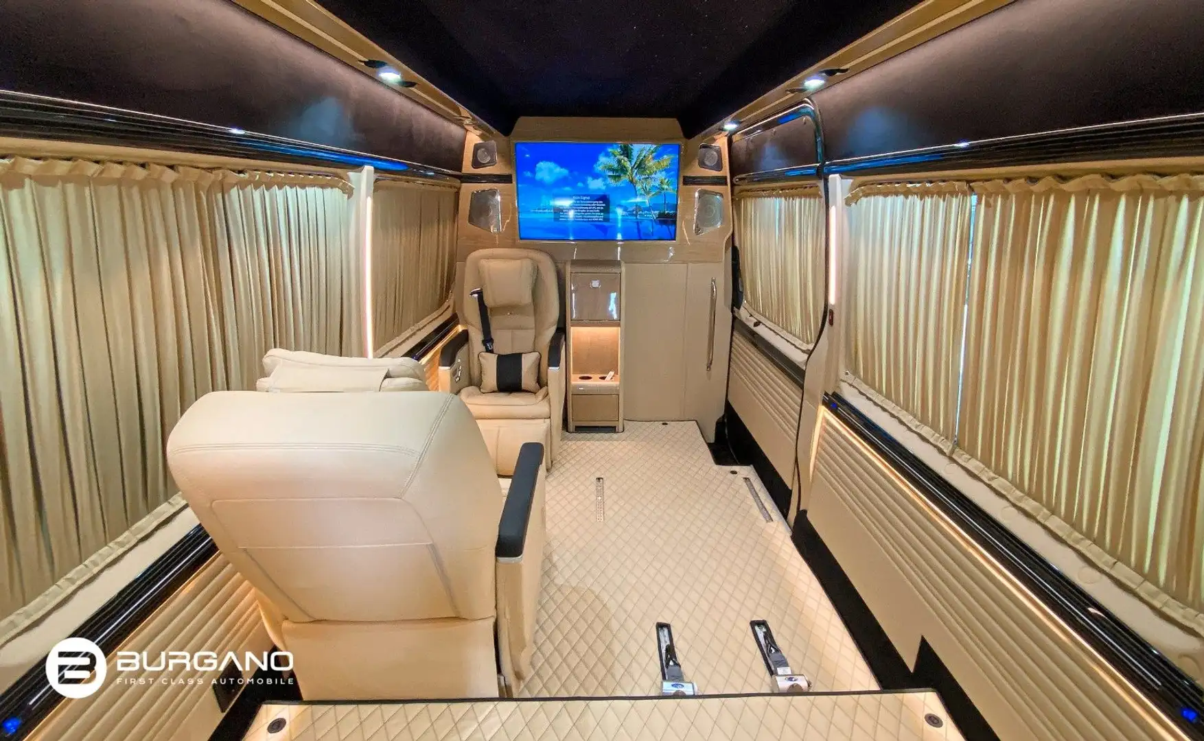 Mercedes-Benz Sprinter 319 Luxury VIP Edition Leather WheelchairLift Zwart - 1