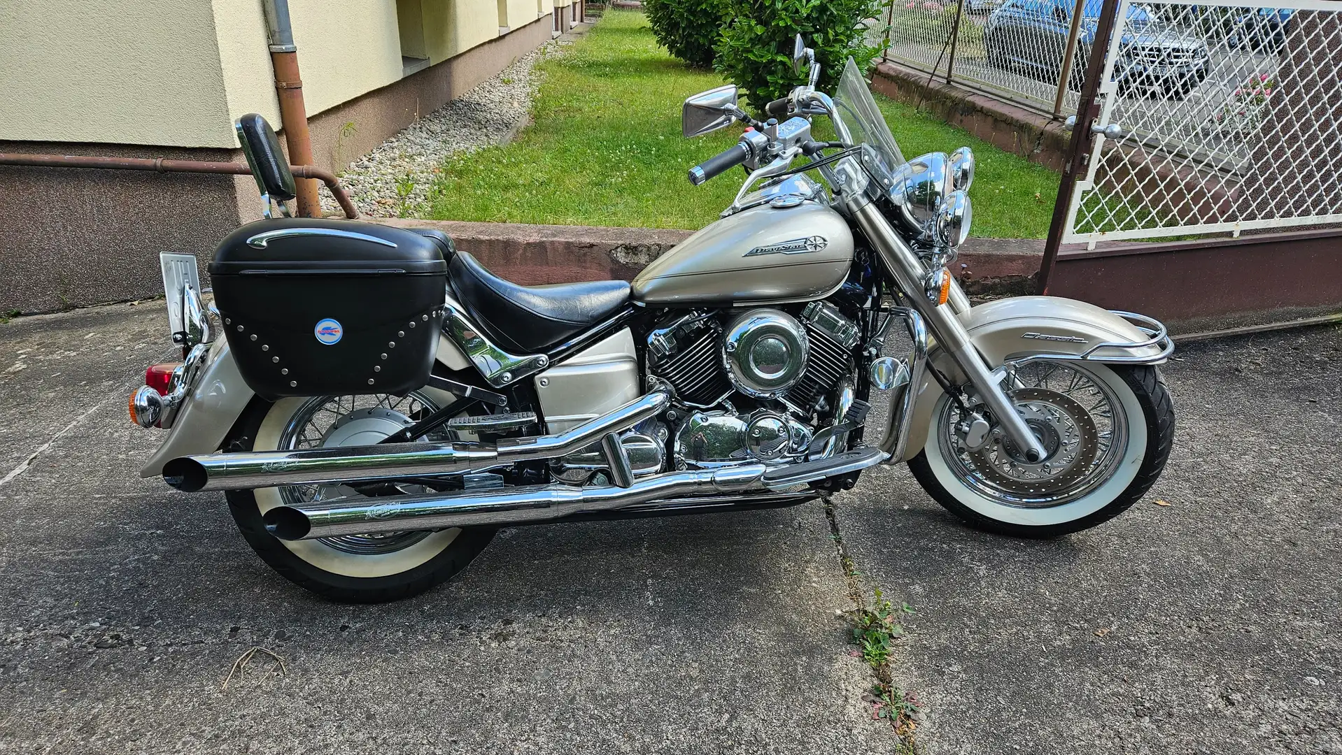Yamaha XVS 650 Clasic Stříbrná - 1