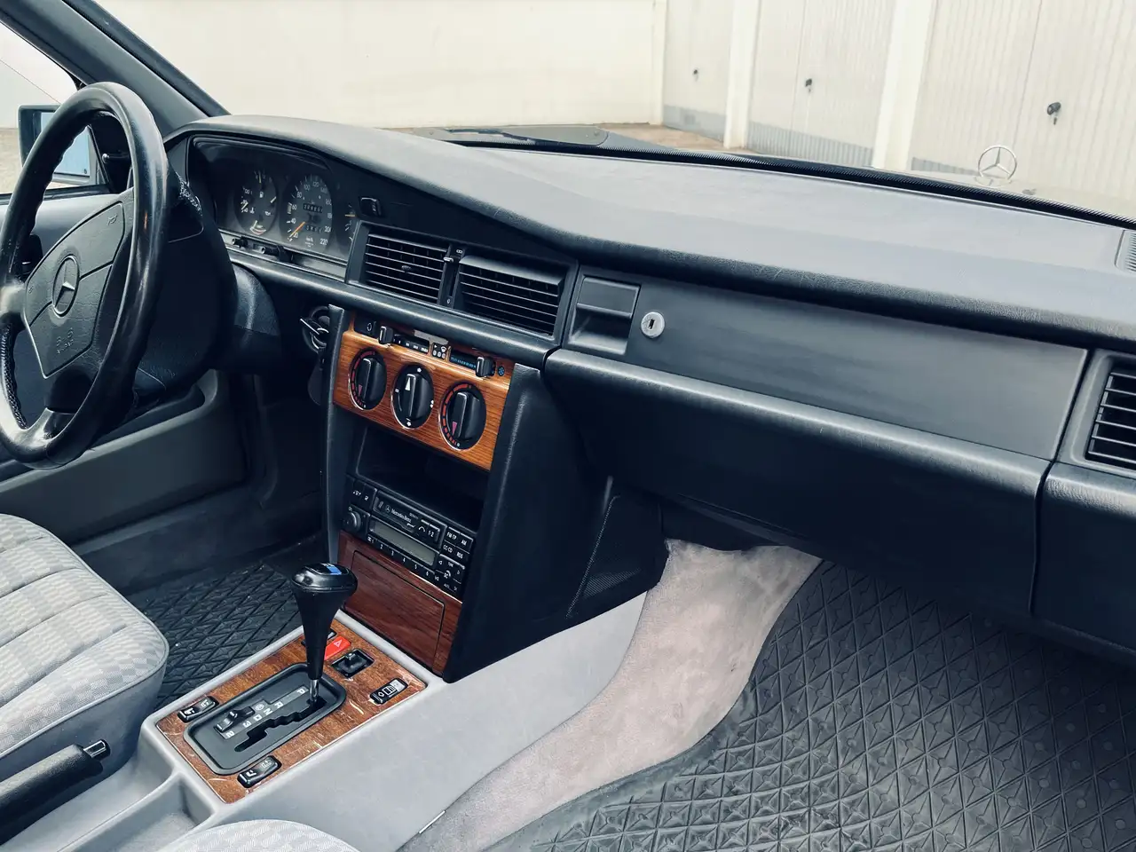 Mercedes-Benz 190 E 1.8 Klima / ESSD / Automatik / Tempomat, foto 9