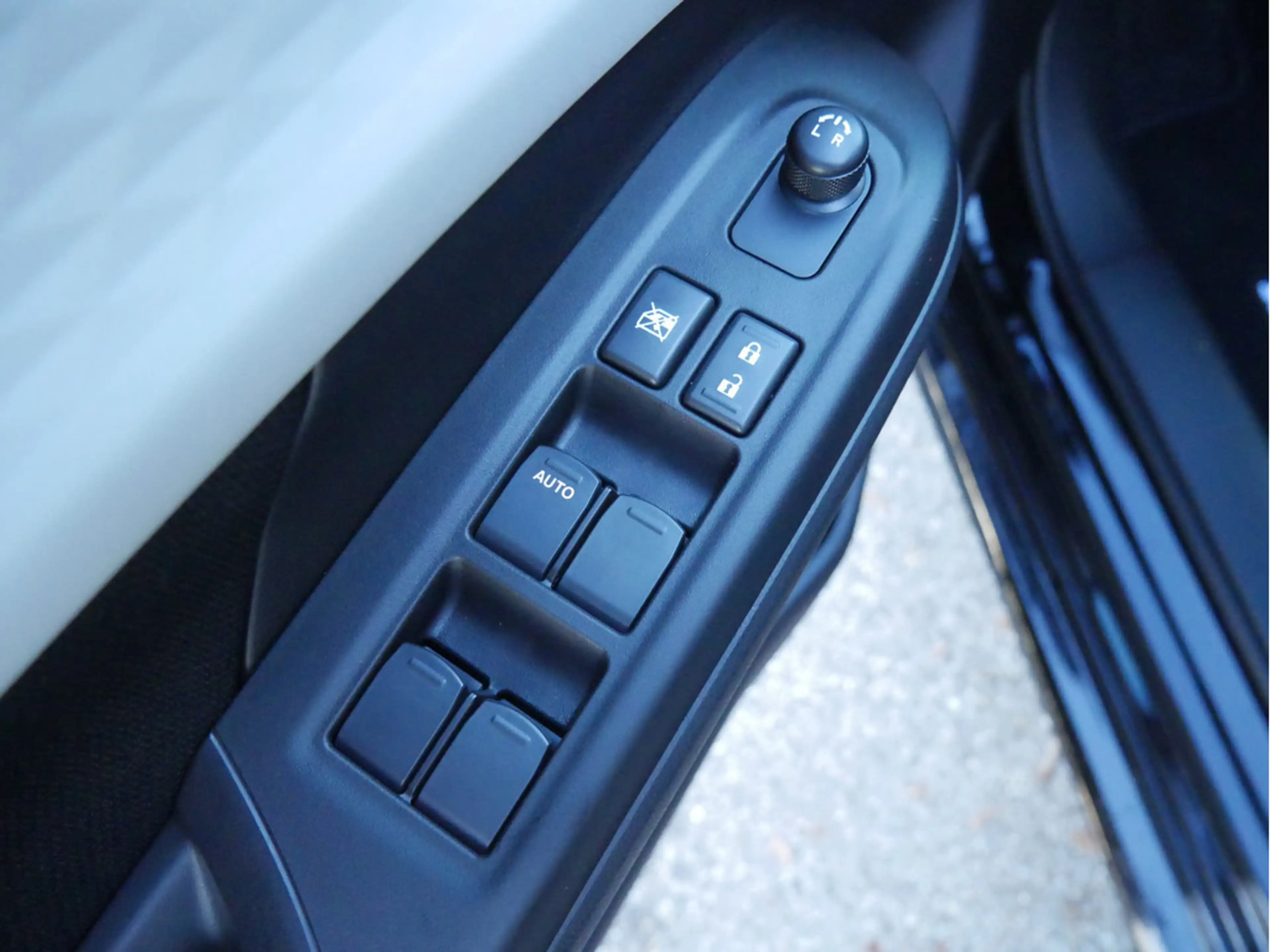 Suzuki Swift 1.2 Hybrid Allgrip Comfort NAVI ACC LED — photo 12