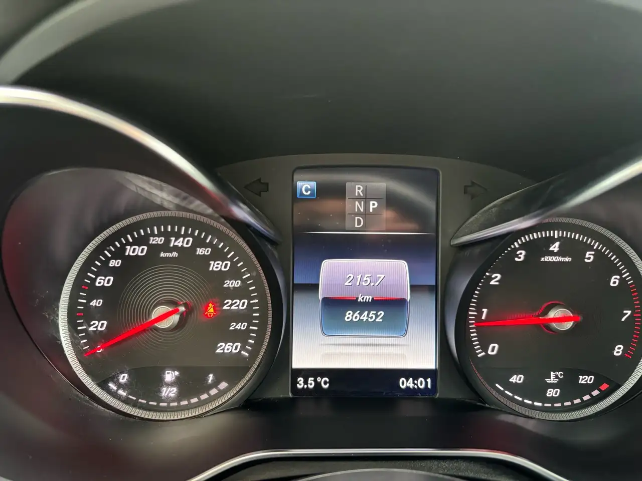 Mercedes-Benz GLC снимка Mercedes-Benz GLC