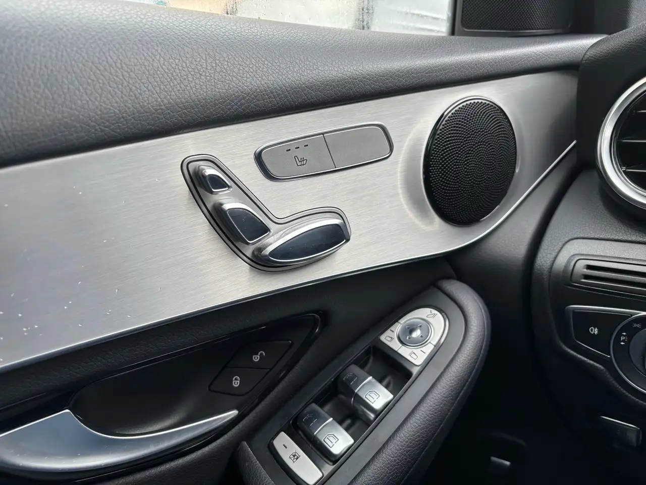 Mercedes-Benz GLC снимка Mercedes-Benz GLC