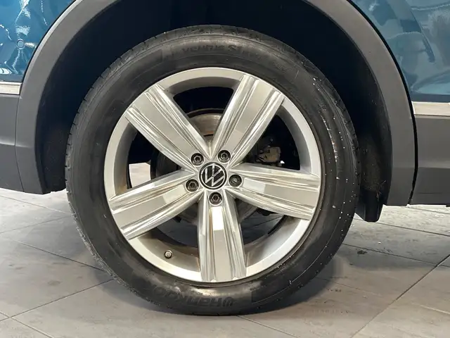 Volkswagen Tiguan view 3