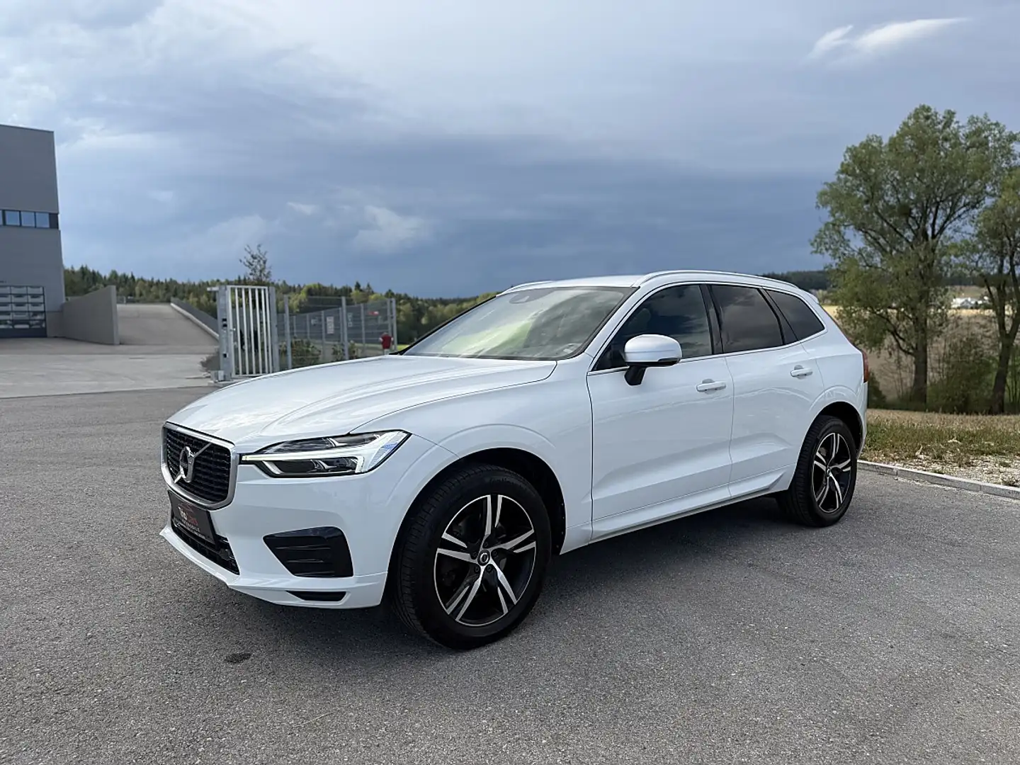Volvo XC60 XC 60 D5 DPF ALLRAD *AHK*R-DESIGN*TOPAUSTATTUNG* Weiß - 2