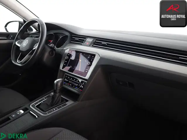 Volkswagen Passat view 10