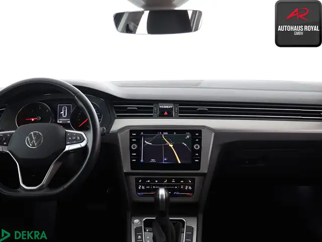 Volkswagen Passat view 9