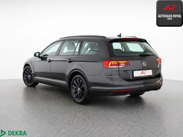 Volkswagen Passat view 3