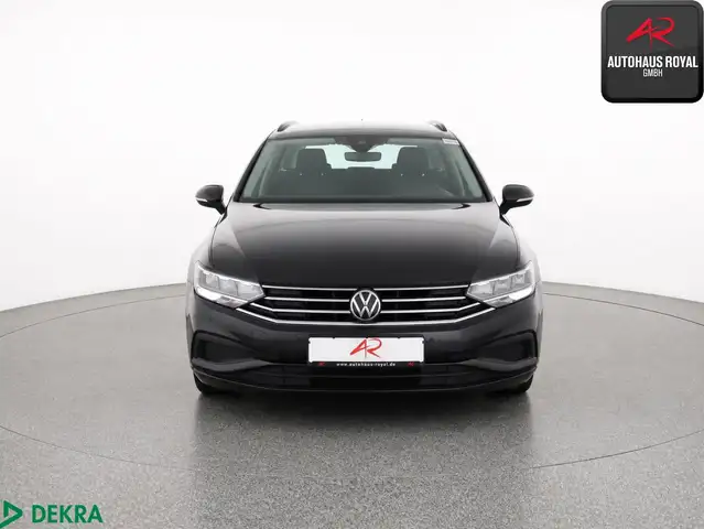 Volkswagen Passat view 8