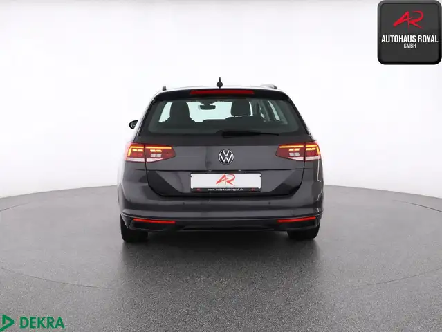 Volkswagen Passat view 4