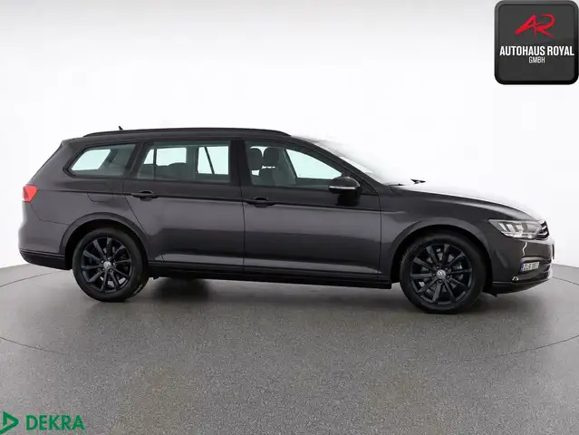 Volkswagen Passat view 6