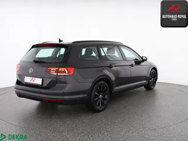 Volkswagen Passat view 5