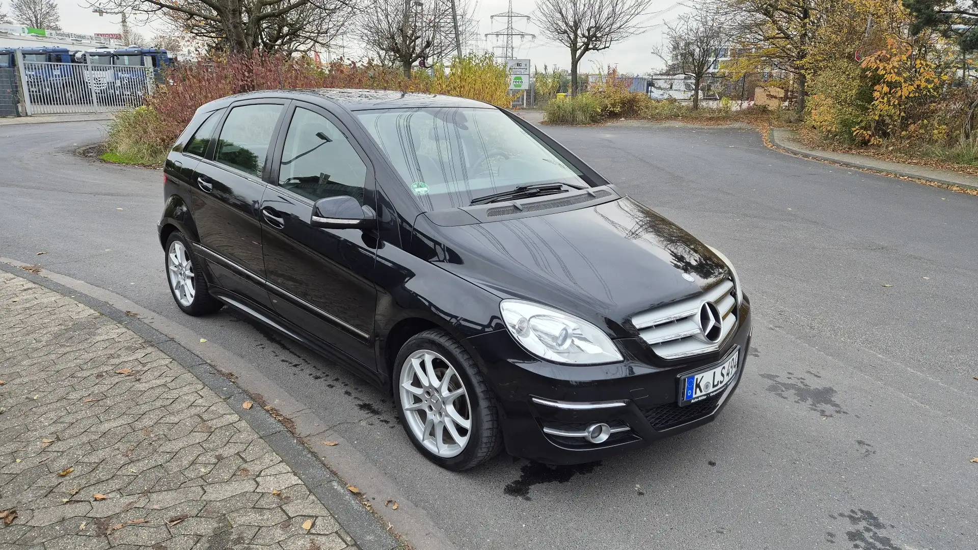 Mercedes-Benz B 170 *TÜV NEU* TOP AUSSTATTUNG Černá - 1