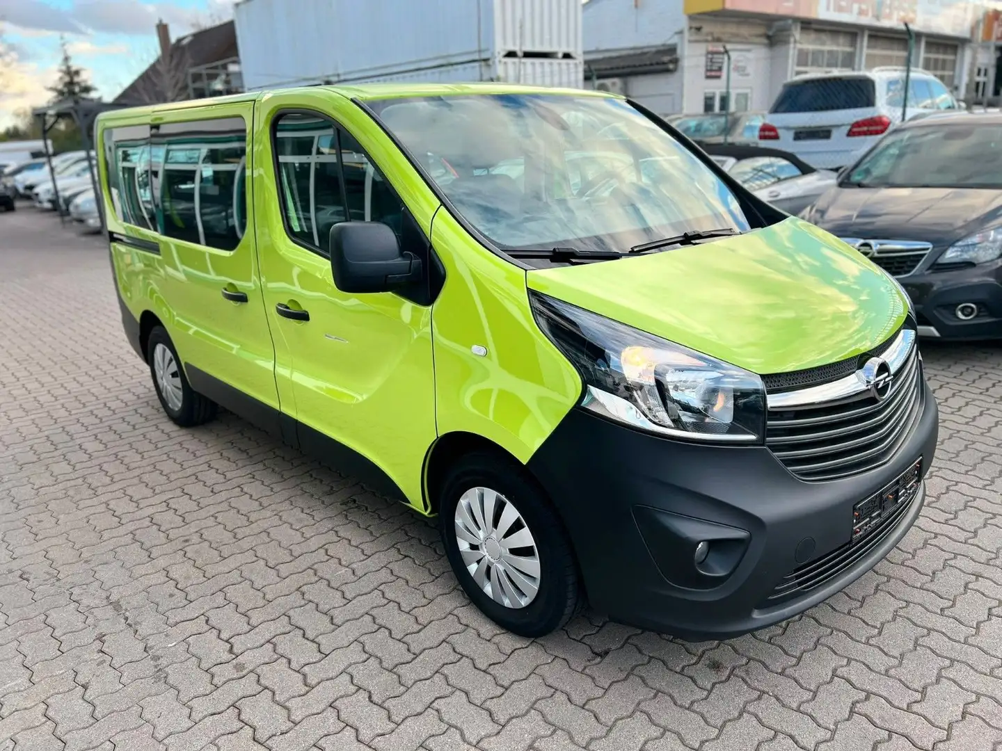Opel Vivaro B Kasten/L1H1 2,7t*NAVI*TEMPOMAT*9 SITZE Grün - 1