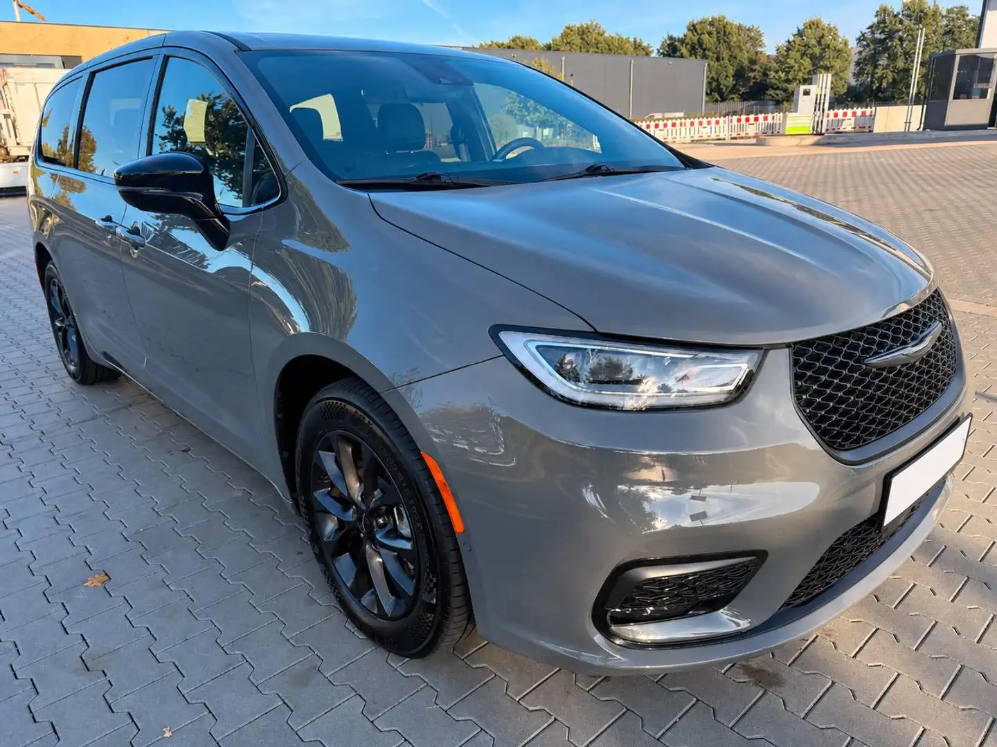 Chrysler Pacifica S Hybrid Gris - 1