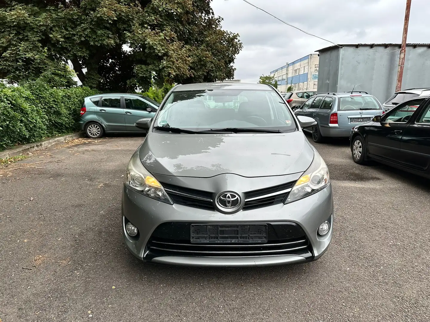 Toyota Verso Life 1. Hand TÜV 08/2026 Šedá - 2
