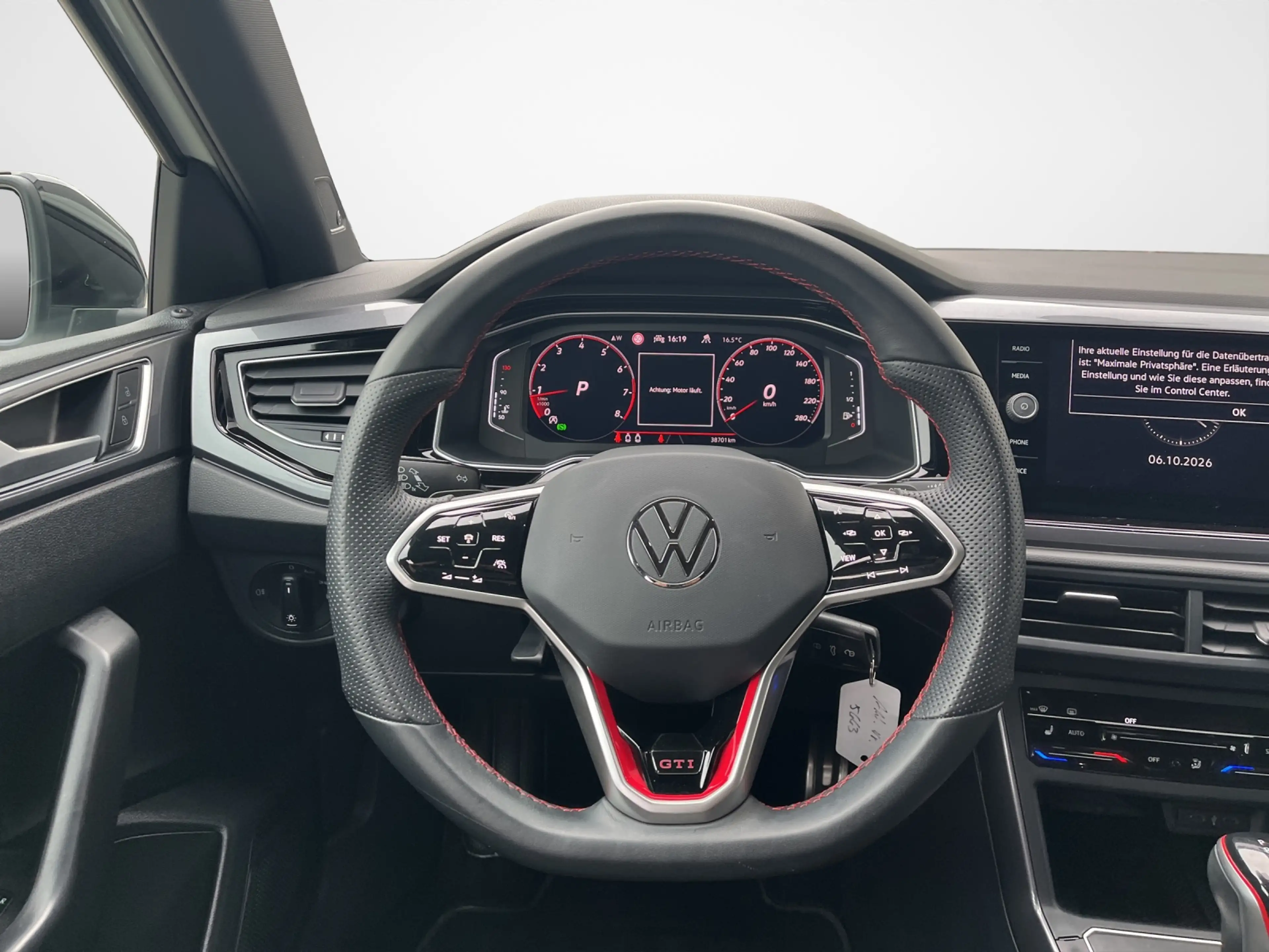 Volkswagen Polo GTI 2.0 TSI DSG — photo 9