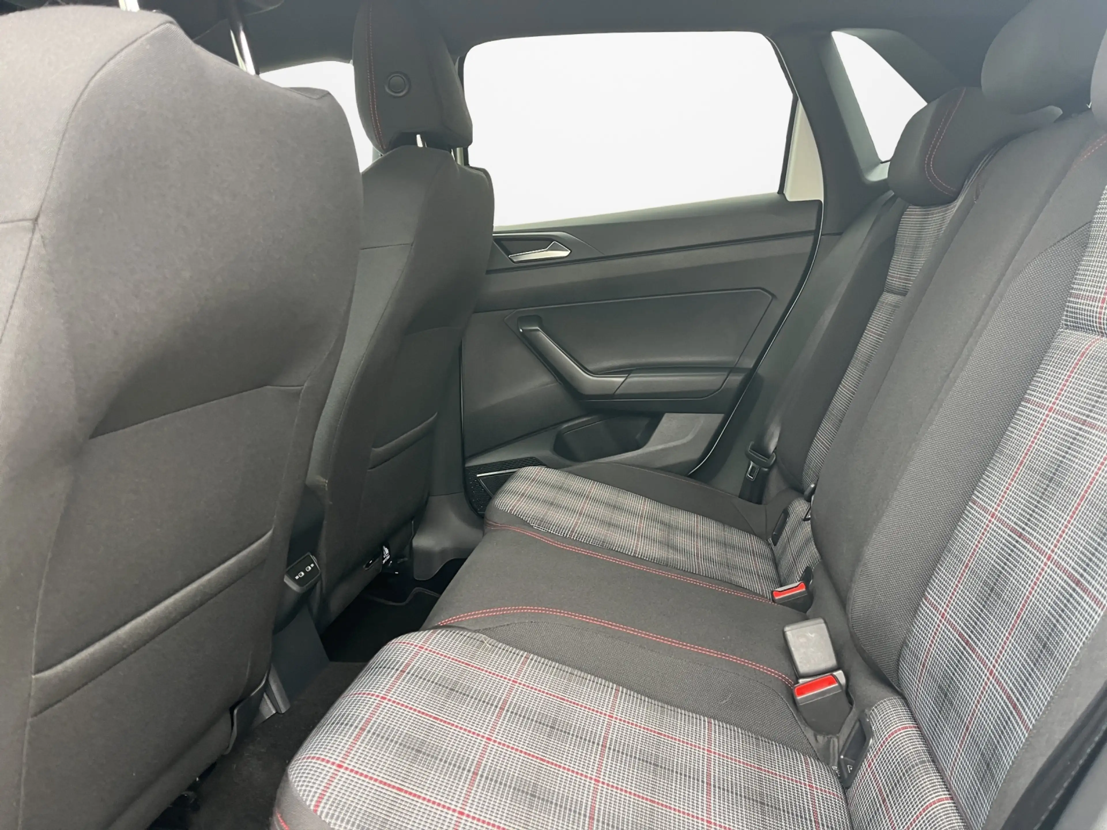 Volkswagen Polo GTI 2.0 TSI DSG — photo 13