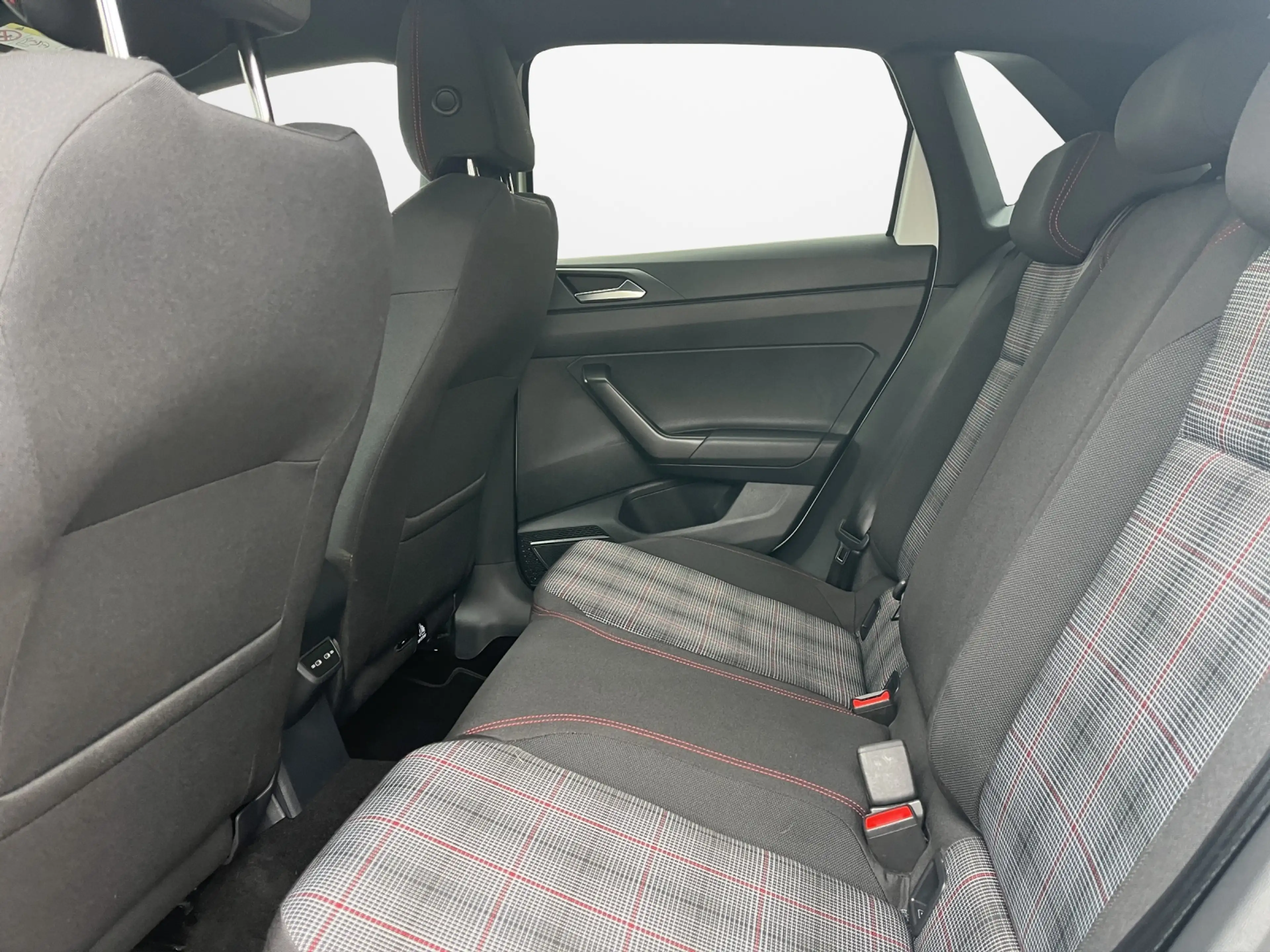 Volkswagen Polo GTI 2.0 TSI DSG — photo 11
