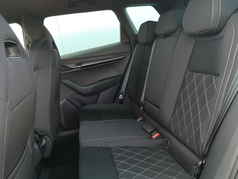 Skoda Karoq Sportline 2.0TDI DSG 4x4 AHK Matrix Navi ACC 11... — photo 9
