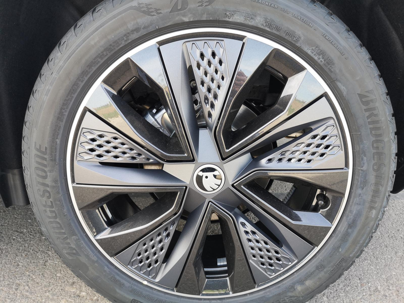 Skoda Karoq Sportline 2.0TDI DSG 4x4 AHK Matrix Navi ACC 11... — photo 4