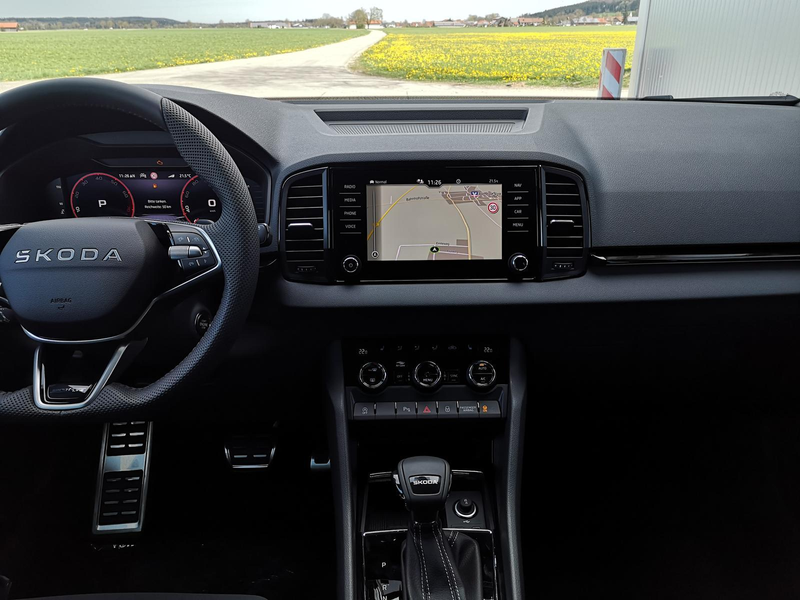 Skoda Karoq Sportline 2.0TDI DSG 4x4 AHK Matrix Navi ACC 11... — photo 7