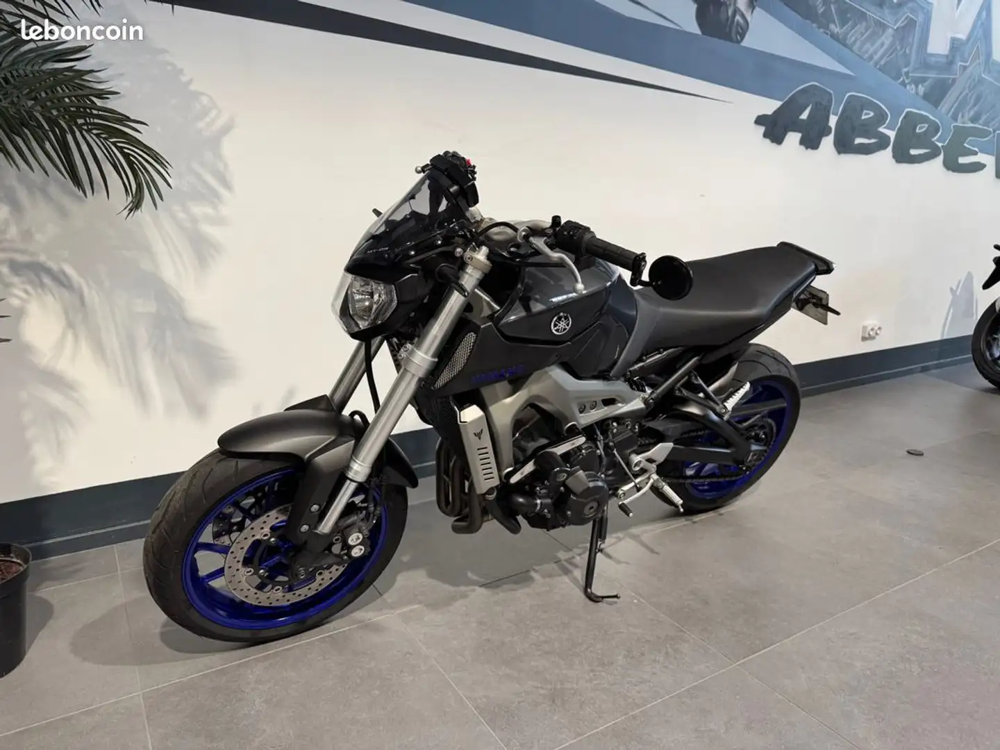 Yamaha MT-09 Gris - 2
