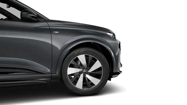 Audi Q6 view 7