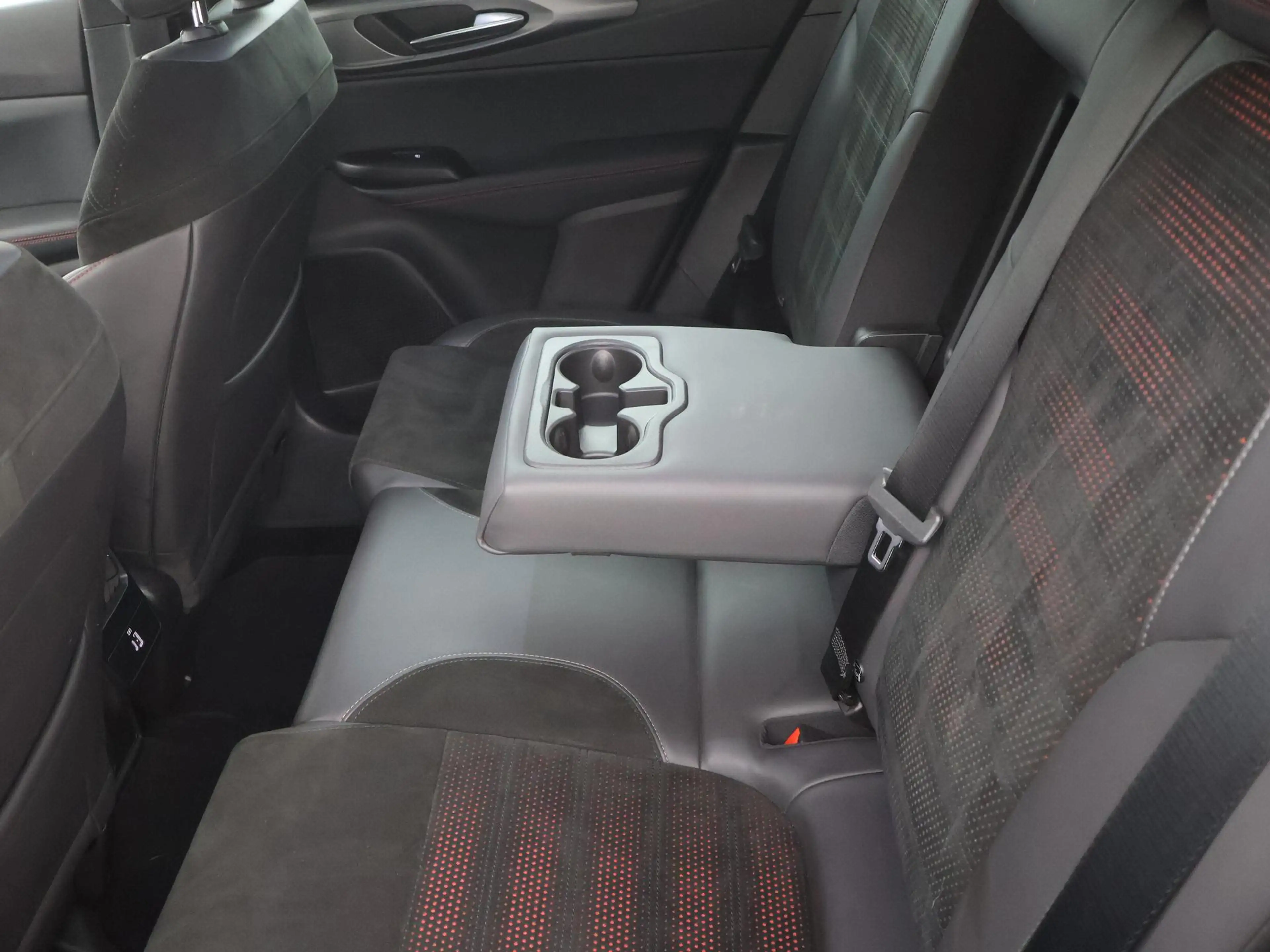 Alfa Romeo Tonale 1.5T Hybrid 160PK Edizione Speciale WINTERPACK|20I — photo 47