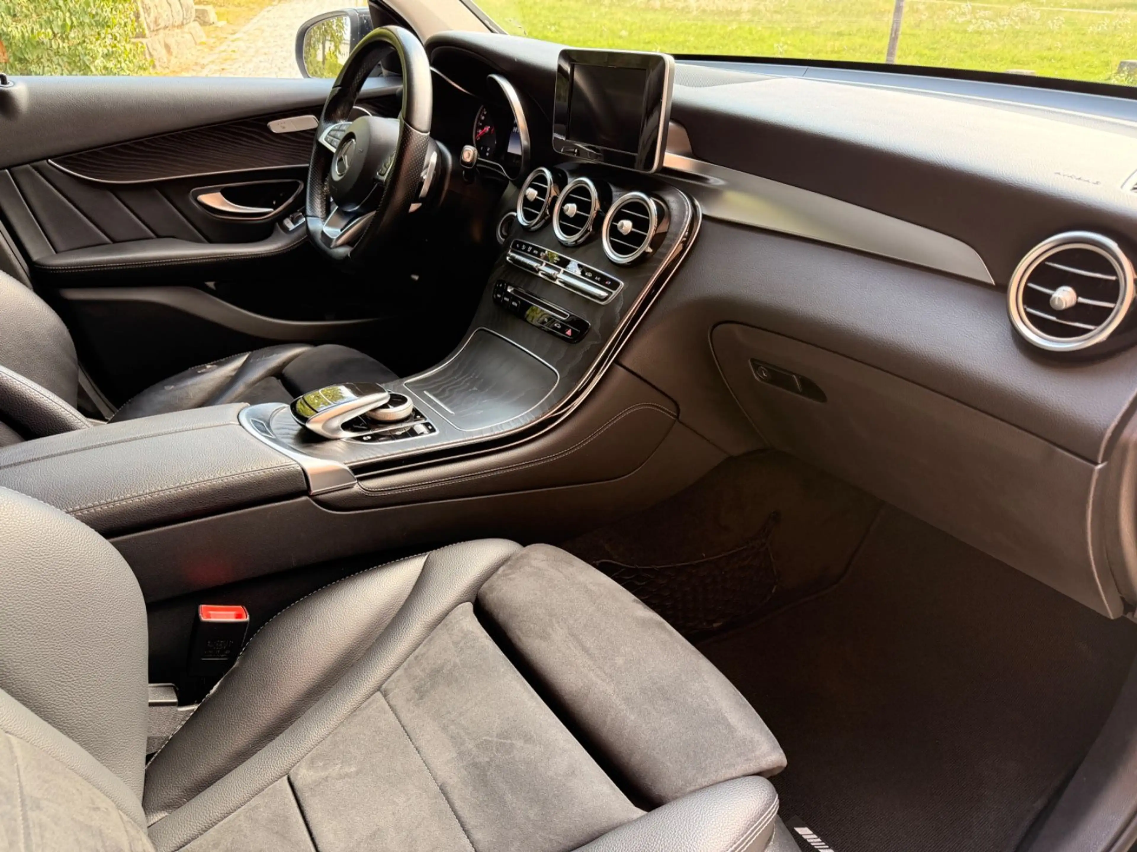 Mercedes-Benz GLC 350 E 4Matic*Navi*SHZ*Alcantara*EURO6* — photo 12