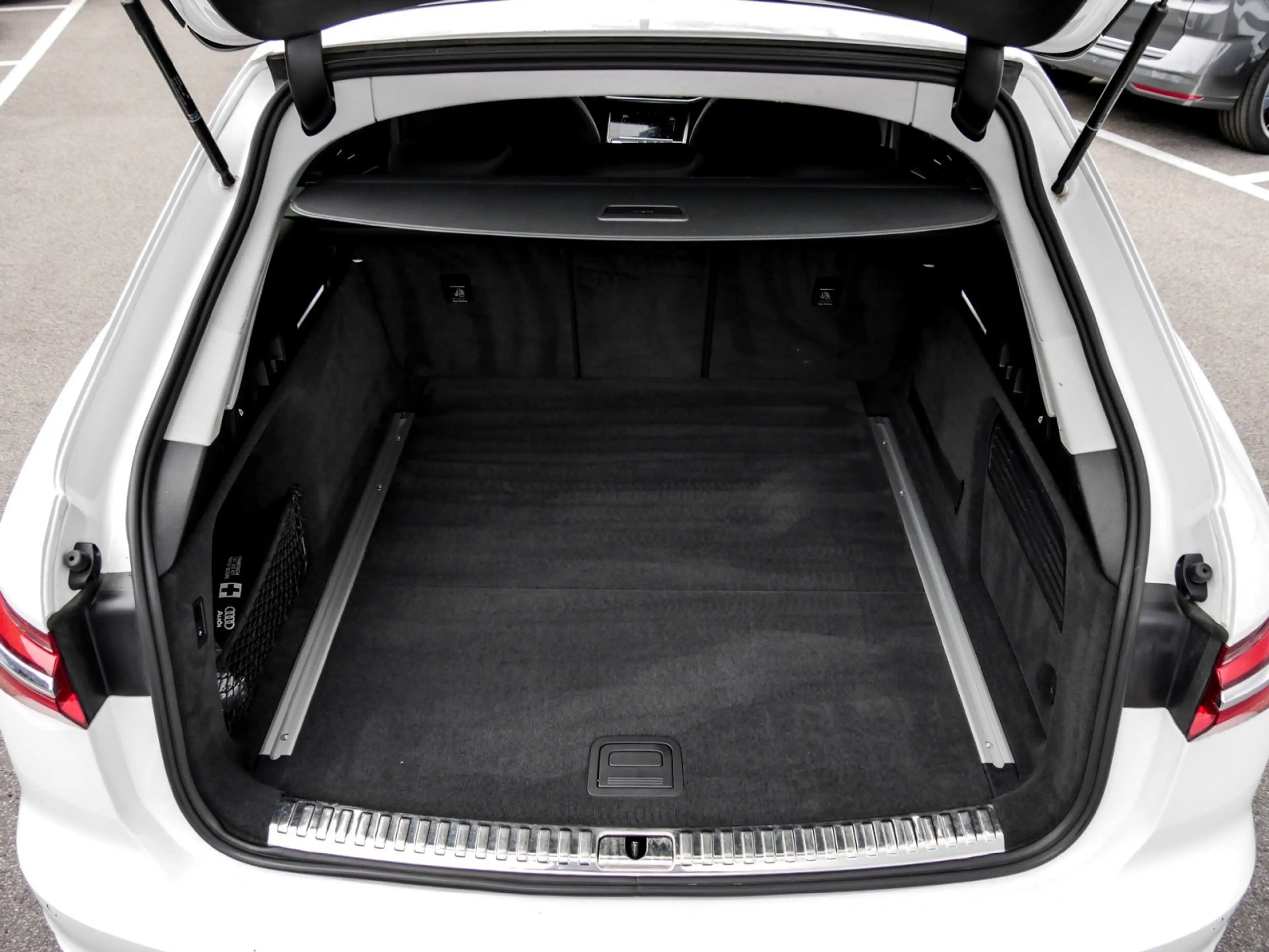 Audi A6 Avant sport 40 TDI S tronic Navi+ AHK RKamera Tour — photo 12
