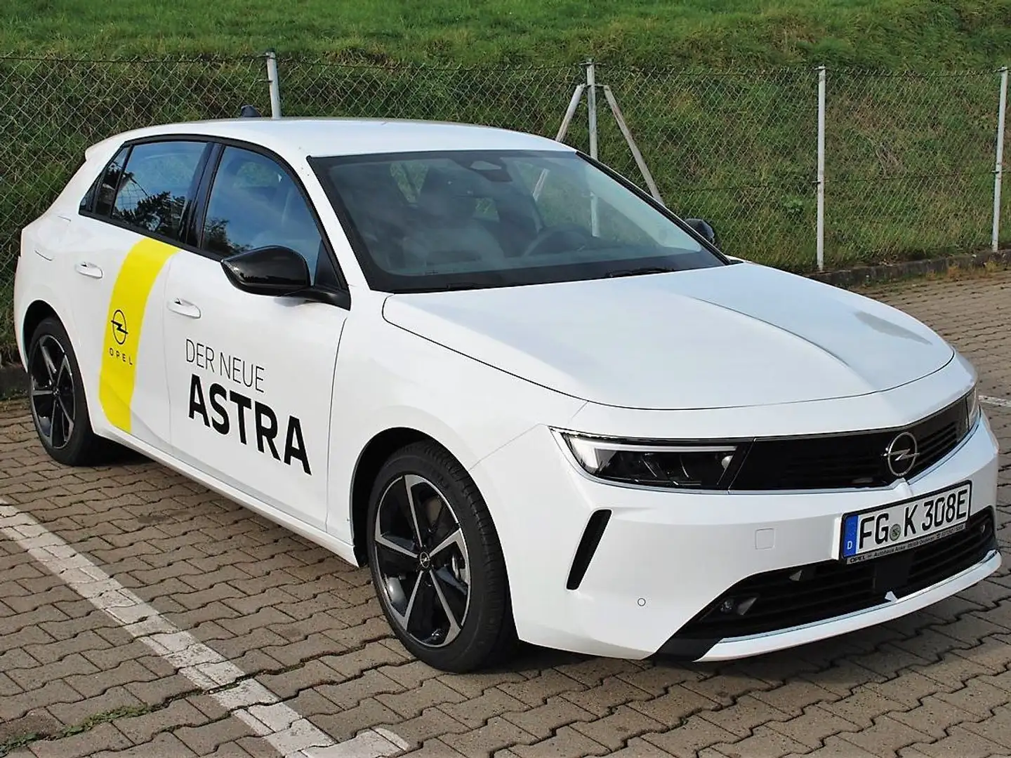 Opel Astra Edi. Plug-in-Hybrid, 133kW Weiß - 1