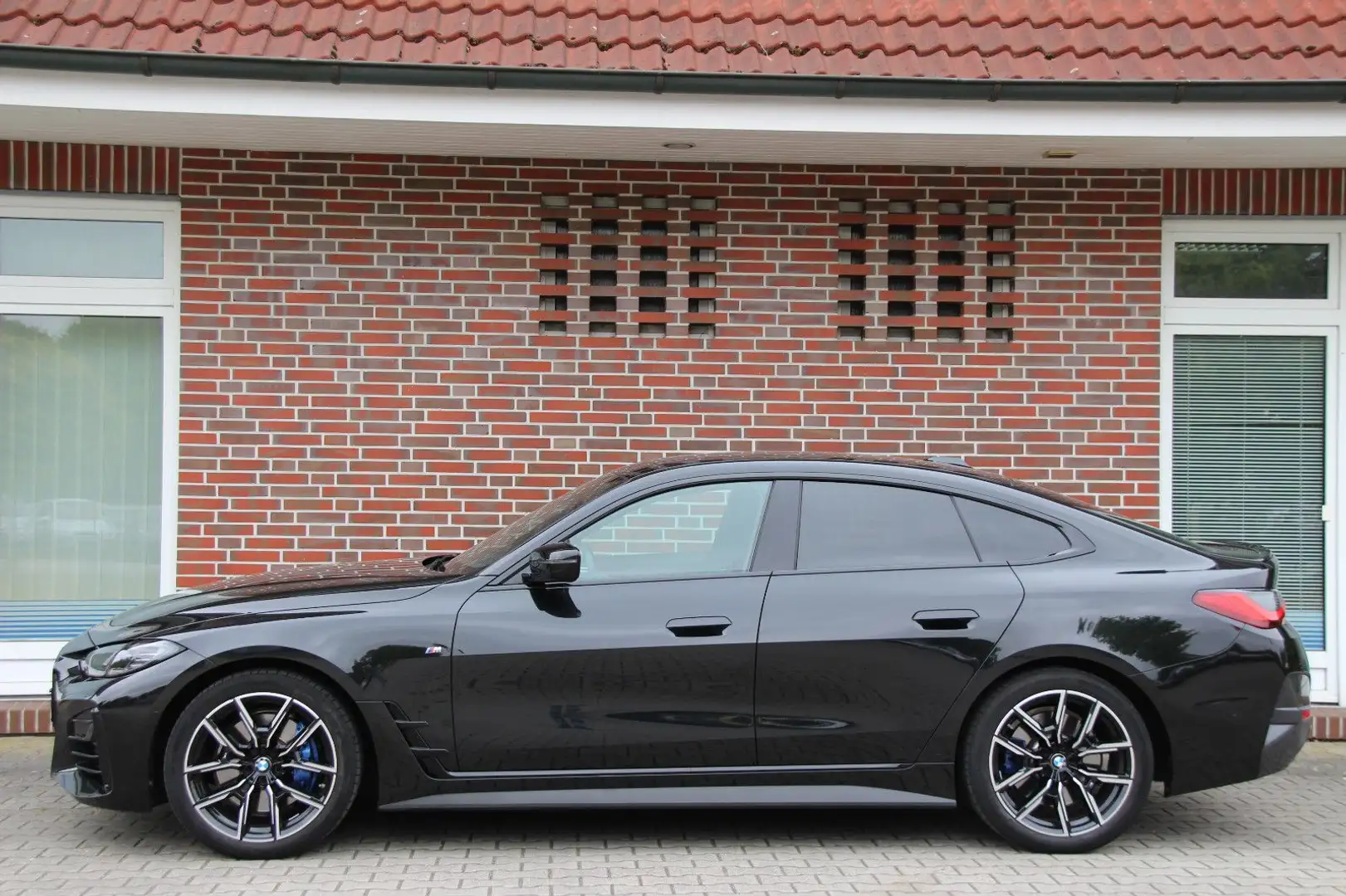 BMW 420 i Gran Coupe *M SPORTPAKET PRO*GLASSDACH*H/K Zwart - 2