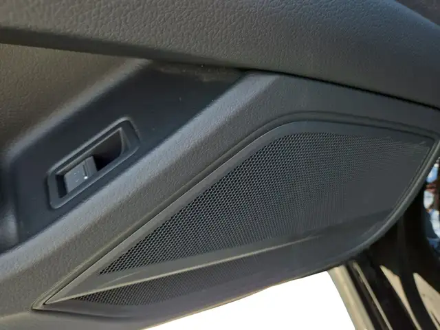 Audi A8 view 11