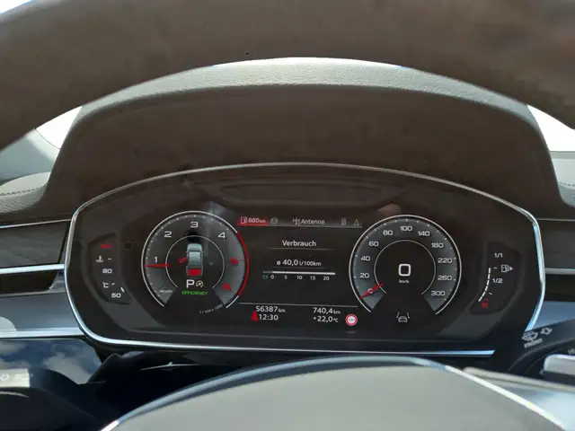 Audi A8 view 9