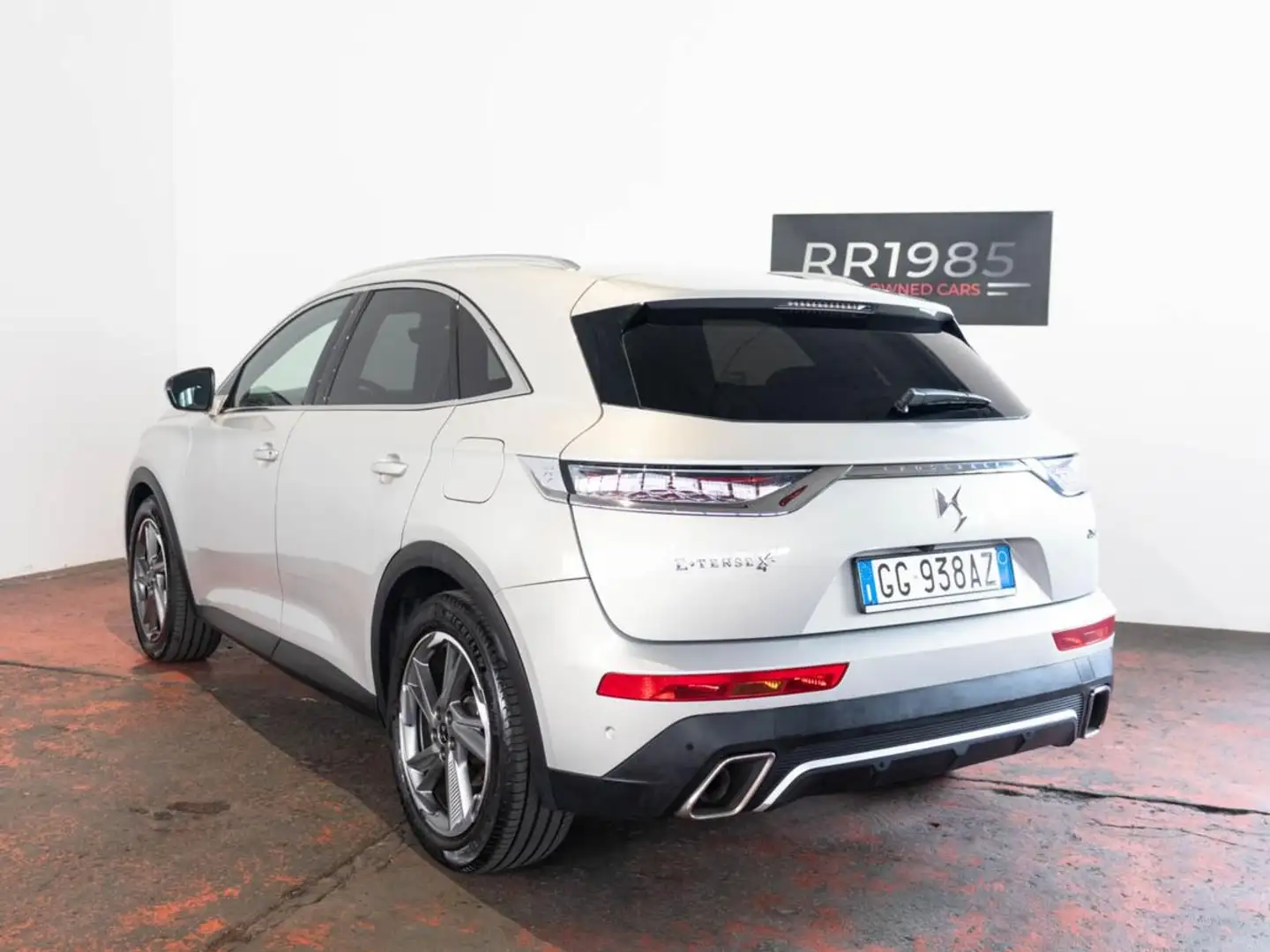 DS Automobiles DS 7 E-Tense 4x4 Rivoli PHEV Stříbrná - 2
